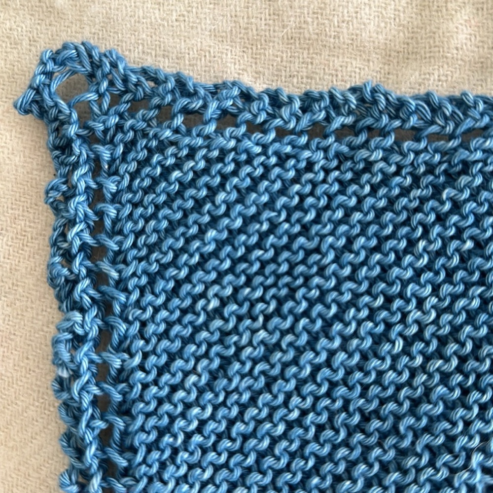 Hand-knit washcloths in blue - Picture 2 of 3